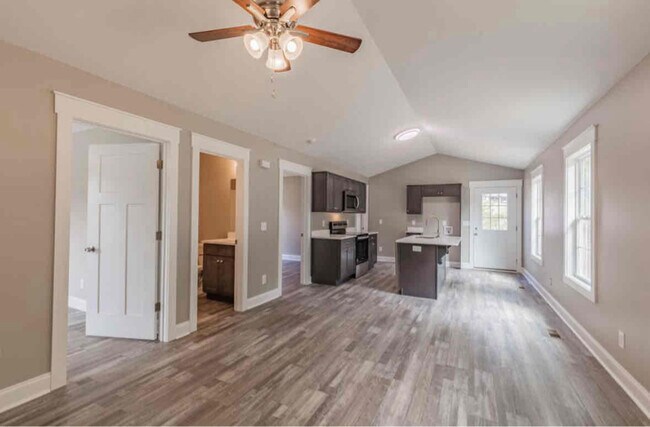 Photo - 627 Fondel Ln