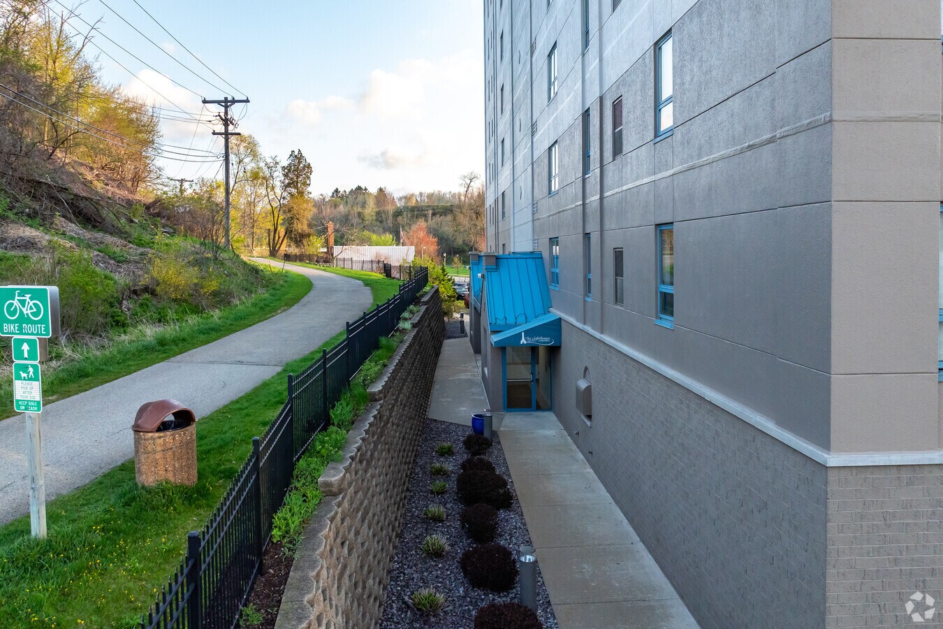 Entrada - Lighthouse Condominiums