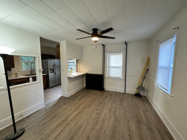 Photo - 409 Castle St