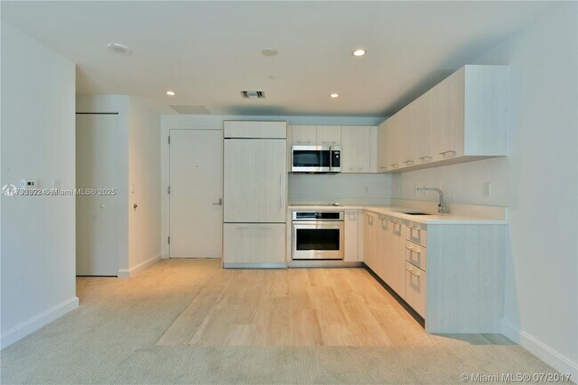 Photo - 45 SW 9th St Condo Unit 1907