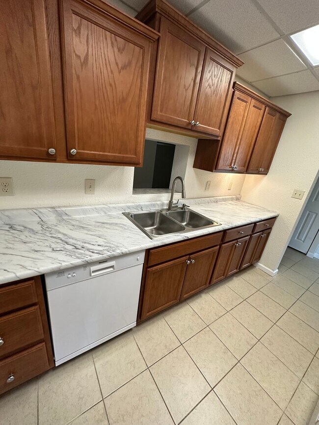 Photo - 811 W Springfield Ave