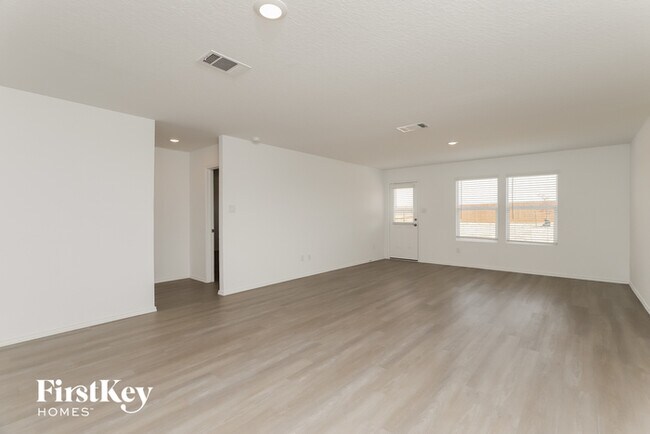 Photo - 10623 Vinateros Dr