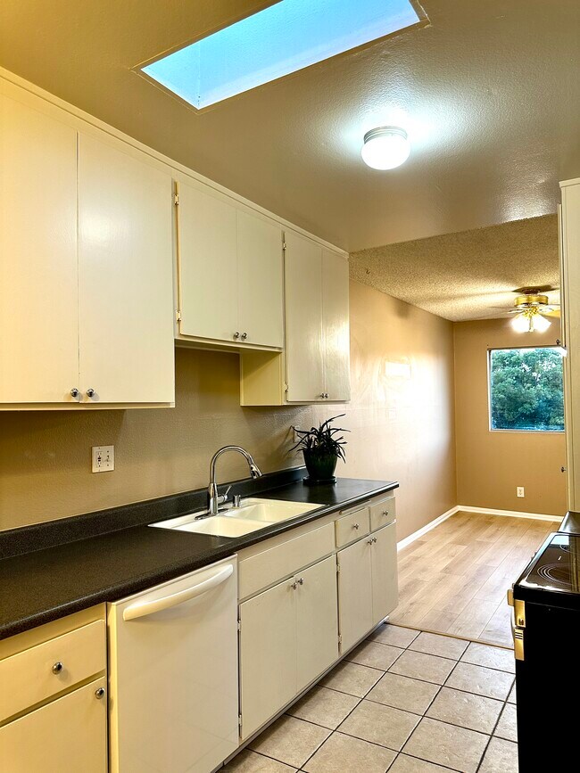 kitchen with skylight - 125 S Sierra Madre Blvd Unit 312