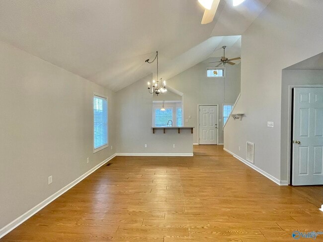 Photo - 186 Hollington Dr NE