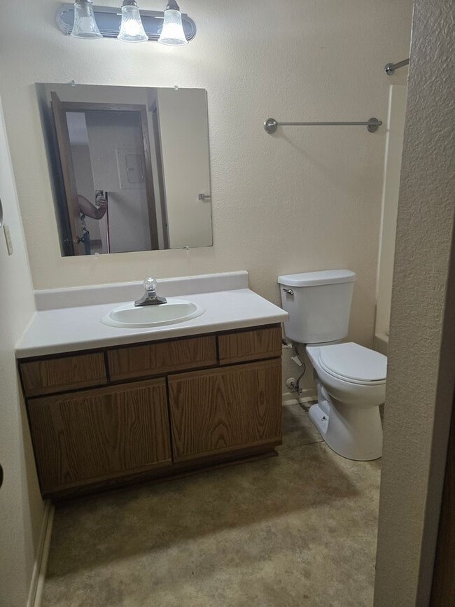 Evergreen Square Apartments