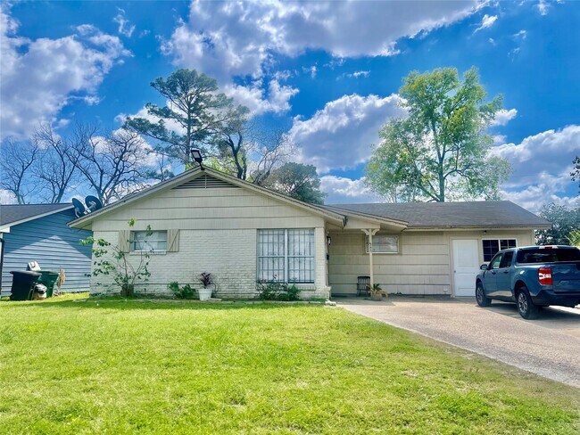 Photo - 547 W Obion Rd