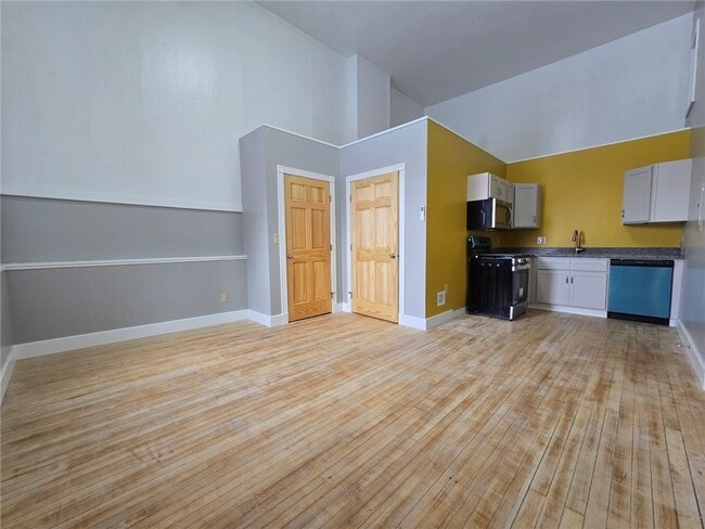 Photo - 27 E Main St