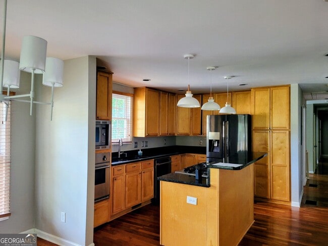 1928 Main St NW