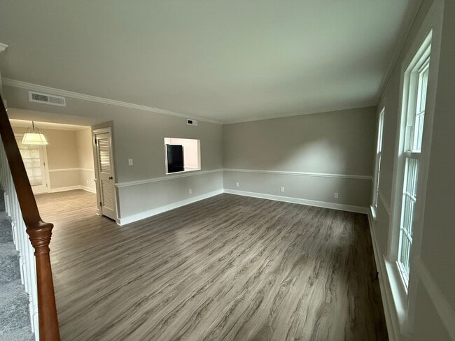 Photo - 2232 Nash Pl N