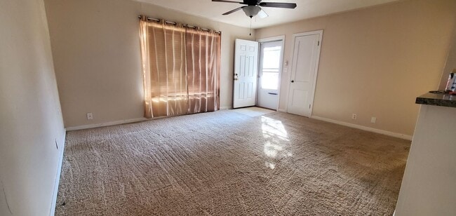 Photo - 4336 Featherston Ave