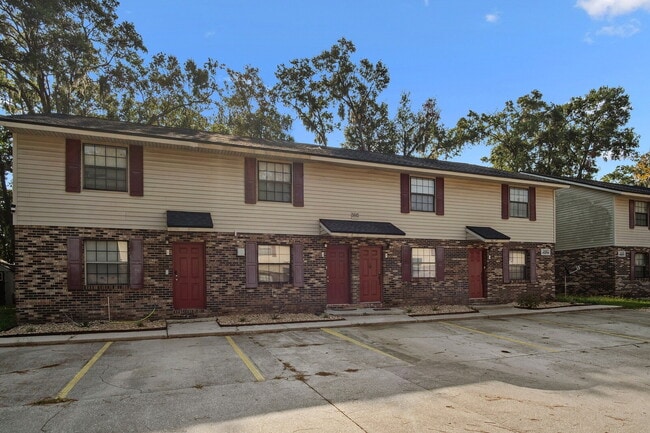 Building Photo - Spring Park 2 Bedroom / 2.5 Bathroom Townhouse For Rent Unit 1