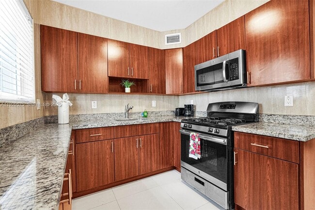 Photo - 1035 94th St Unit 2