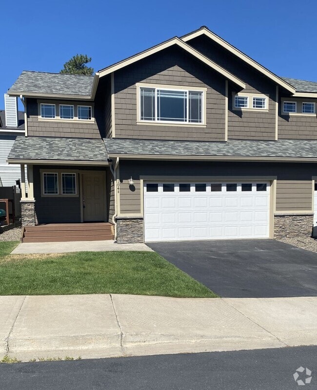 Building Photo - 3 Bedroom Townhome at The Vineyard