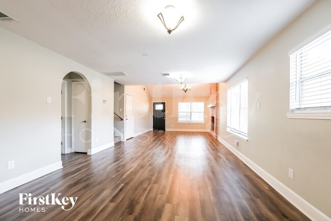 Photo - 22826 Provincial Blvd