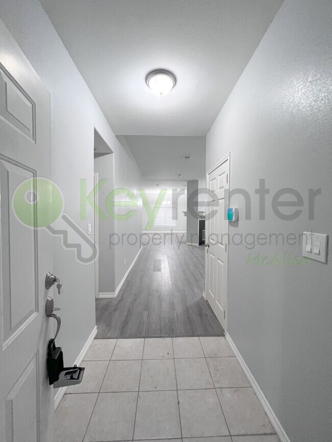 Photo - Gorgeous 4 bed/ 2 bath home in Sharyland P...