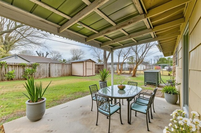 Building Photo - 5855 Beldart St