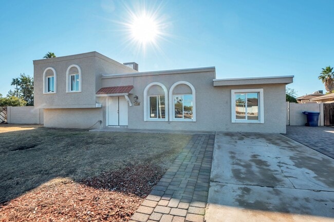 Photo - Large 6 Bed/3 Bath house close to ASU with awesome backyard