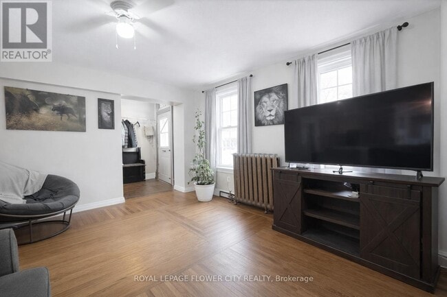 Photo - 199 Division St