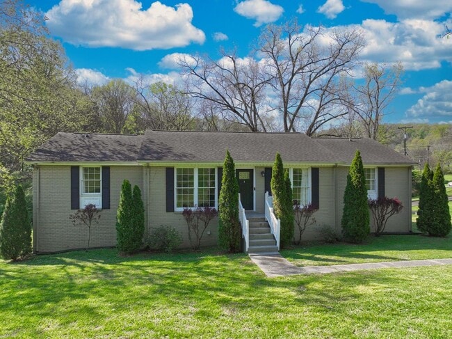 Photo - **FURNISHED ONE-SIDE-OF-A-DUPLEX HOME WITH BASEMENT STORAGE MINUTES FROM NASHVILLE WEST AND DOWNT...