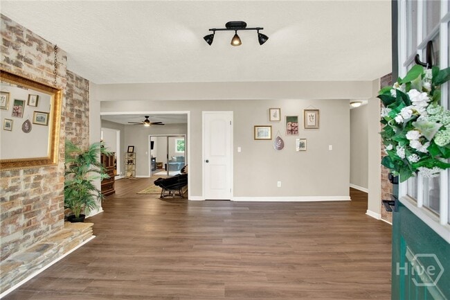 Photo - 299 Kennington Dr