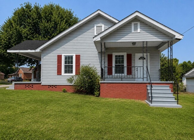 Photo - 425 Lakeview St