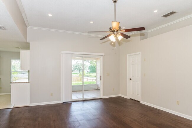 Photo - 2077 Willesdon Dr W