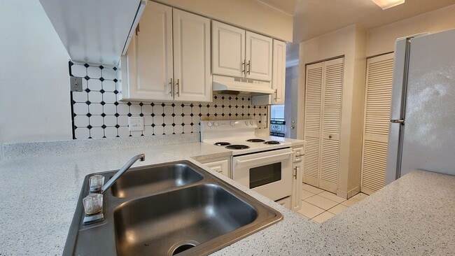 Photo - Casablanca East 1301 Unit CE1301 Velozo