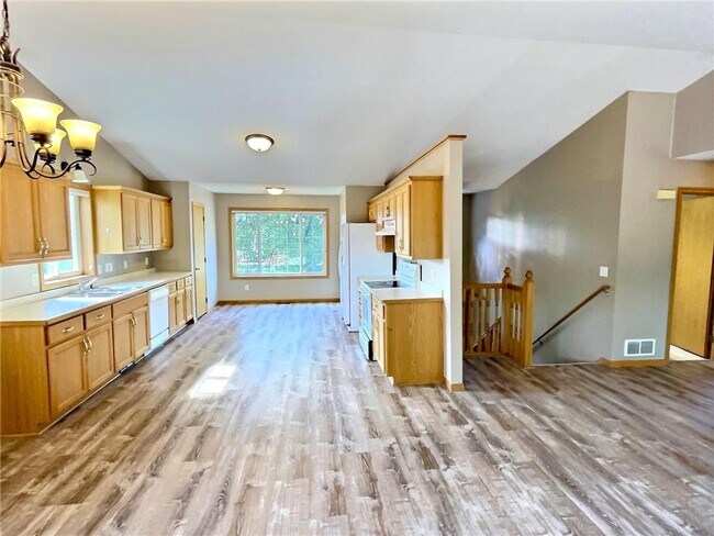 Photo - 6081 Bakken St