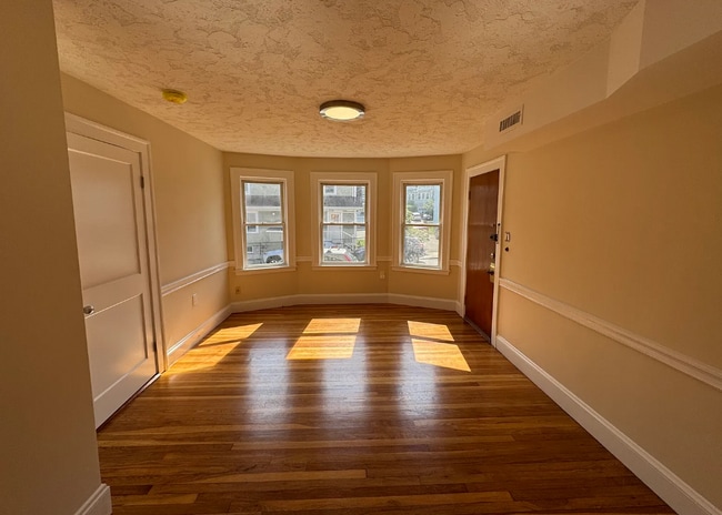 Building Photo - 74 Brock St Unit 1 Rental