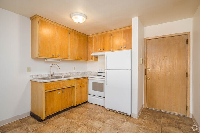1BR,1BA - 646SF - Kitchen