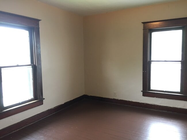 Photo - 3 Bed 1 Bathroom Available in Springfield +