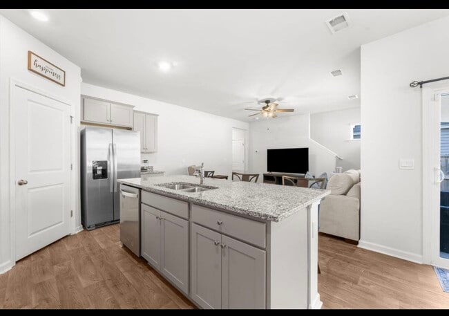 Photo - 645 Silver Spruce St