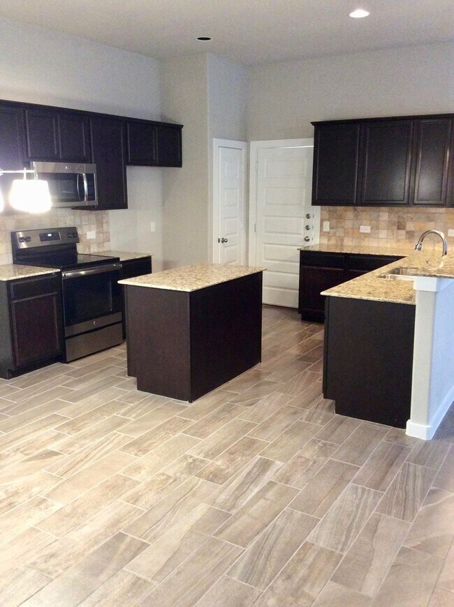 Photo - LUXURY TOWNHOME LOCATED IN BASTROP, TEXAS ...