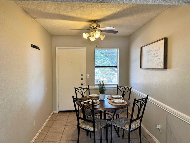Photo - 705 W Louisa Ave