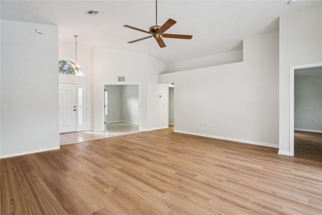 Photo - 322 Greenwich Cir