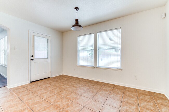 Photo - 10811 Marot Field