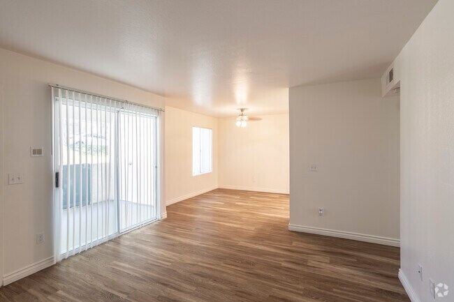 2 BR, 2 BA - 881 SF
