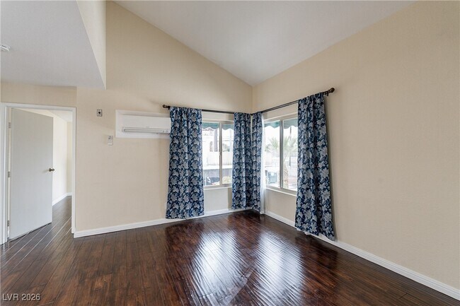 450 Elm Dr Unit 206