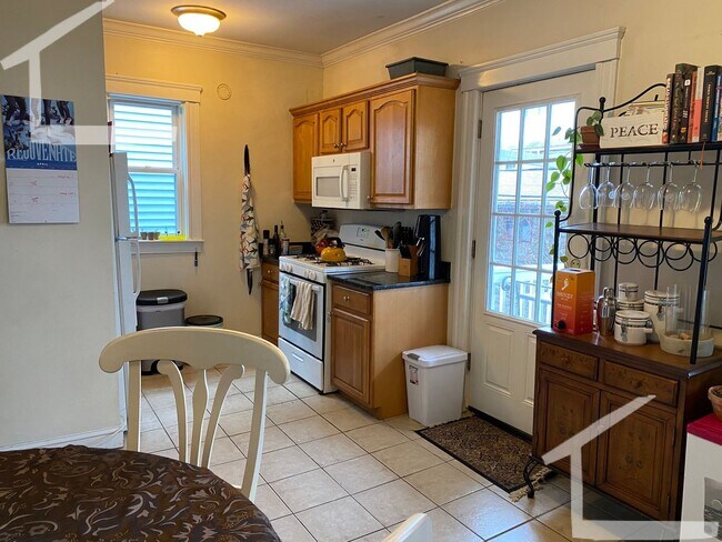 Building Photo - Amazing 3 bed 1 bath in BRIGHTON!!