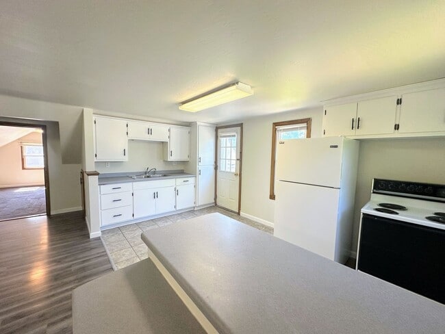 Photo - 1628 Deckner Ave