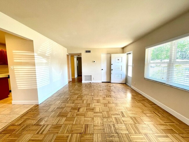 Photo - Cute 2/1.5 Quaint Bungalow with Single Garage in Winter Park right off Lee Road!