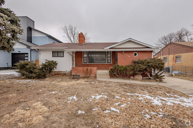 Cute 50's rancher.  Single family home. - 1124 E San Miguel St Rental