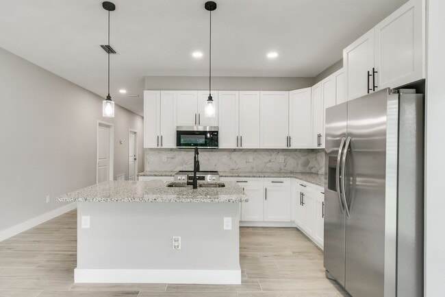 Photo - 312 NW Baker Rd