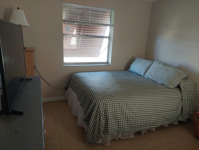 Photo - 1255 Westside Way
