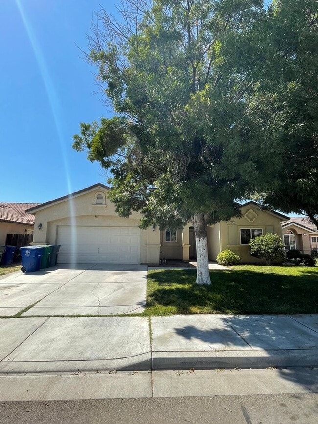 Building Photo - Available Now! Move-In Ready Rental