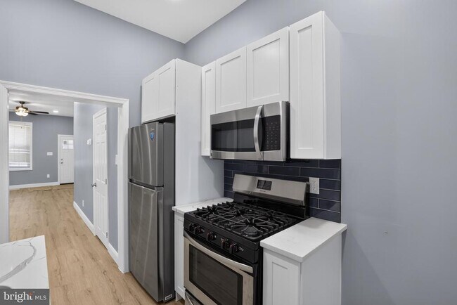 Photo - 3053 Janney St