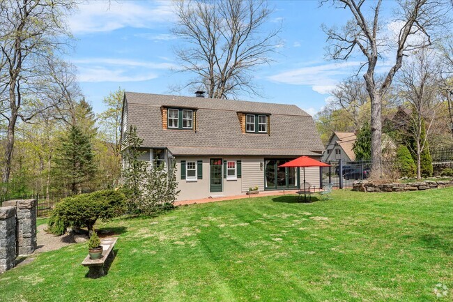 Building Photo - 72 Clubhouse Rd