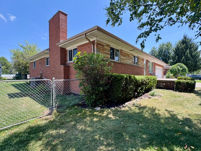Photo - 2044 Arcola St