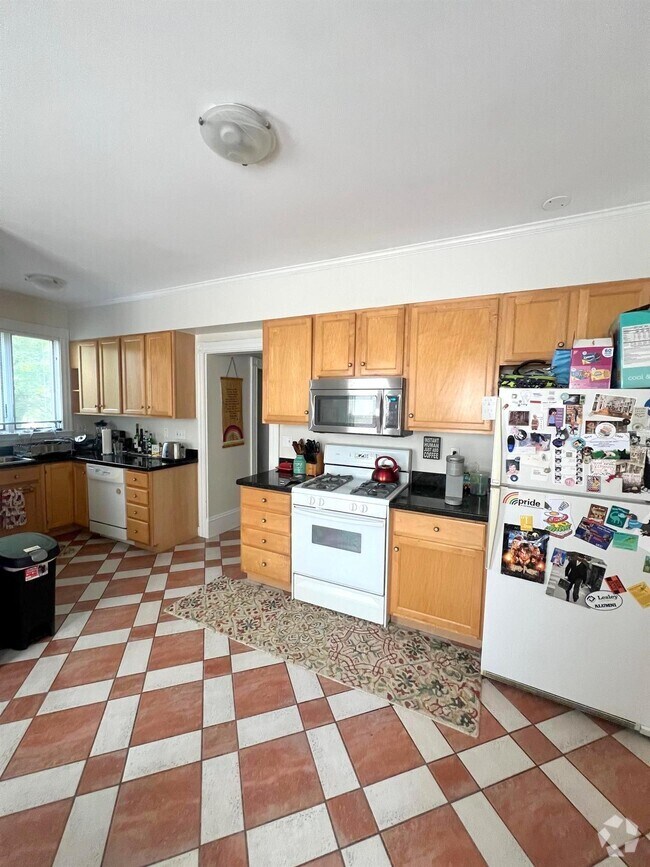 Building Photo - 82 Holland St Unit 1 Rental