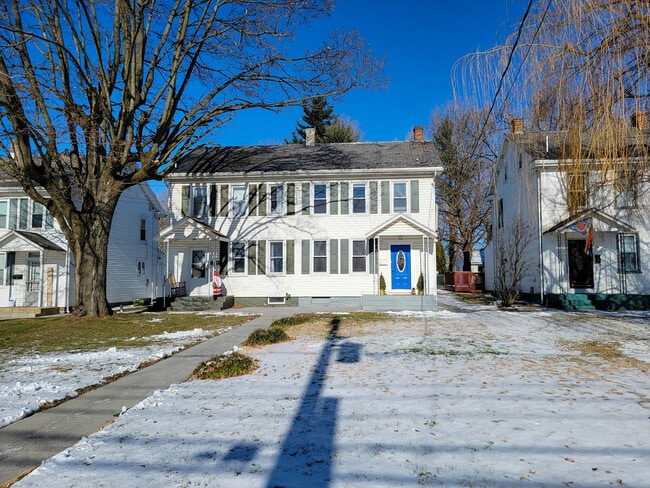 1935 W Cumberland St